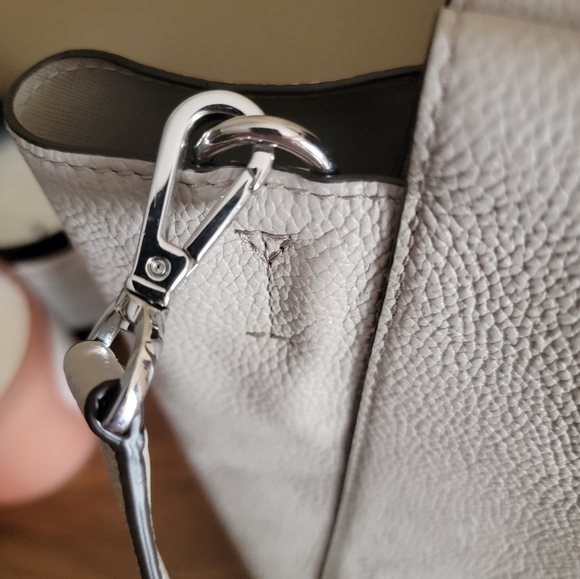 Michael Kors Shoulder Bag Tote pebbled leather w lock EUC - Picture 3 of 9